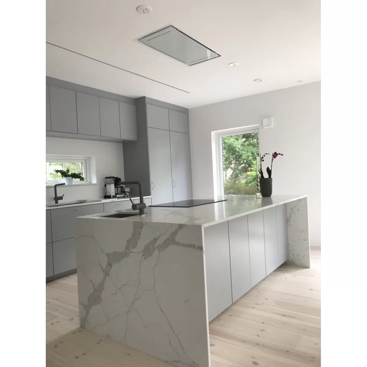 Premium line Swedluxury ALFA α kattoliesituuletin valkoinen - valkoisella lasilla