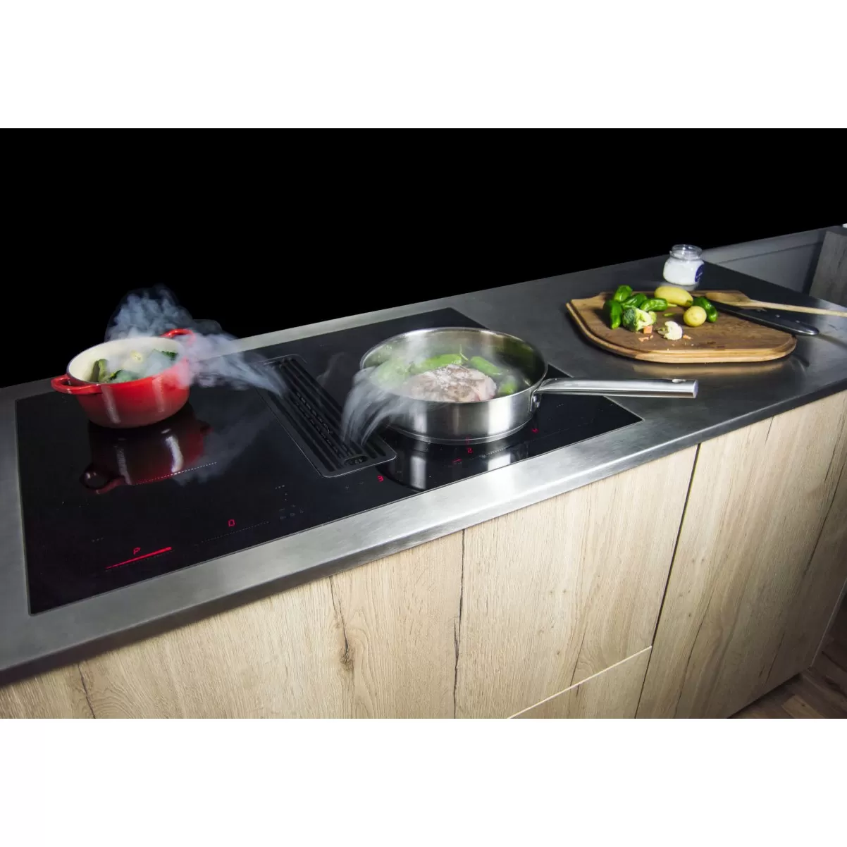 Induktiotaso sisäänrakennetulla liesituulettimella 80 cm|Swedluxury Omega Ω |Premium Line